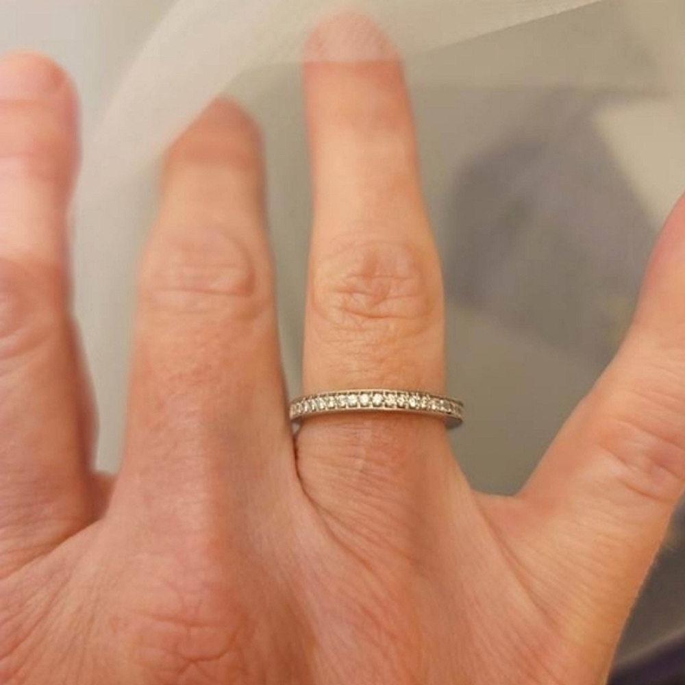 Beautiful VVS diamond band - Picture 3 of 10